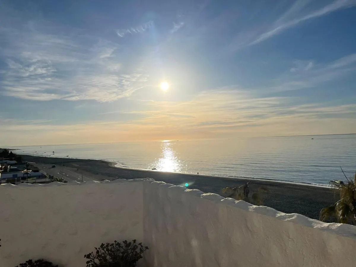 Apartamento Ático sobre el Mar Benajarafe